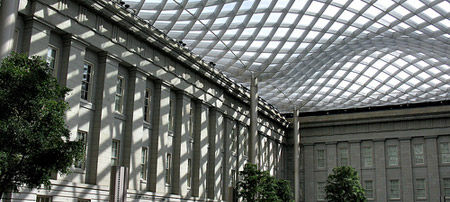 Внутренний двор  в Национальной портретной галерее Смитсоновского института