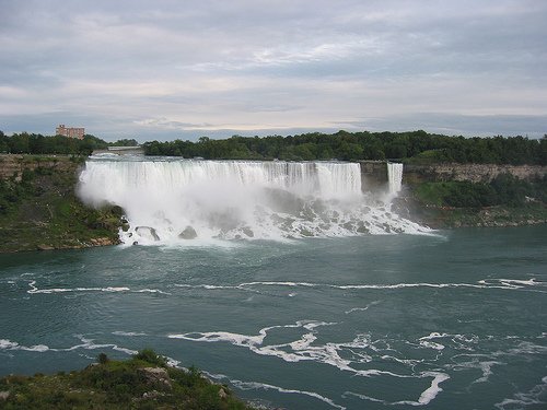 Вид на Американский водопад и водопад Фата