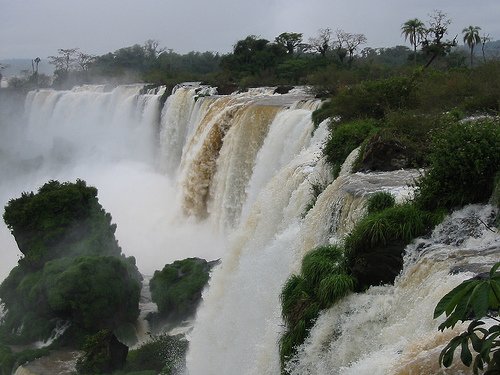 Вид на водопады со стороны Аргентины